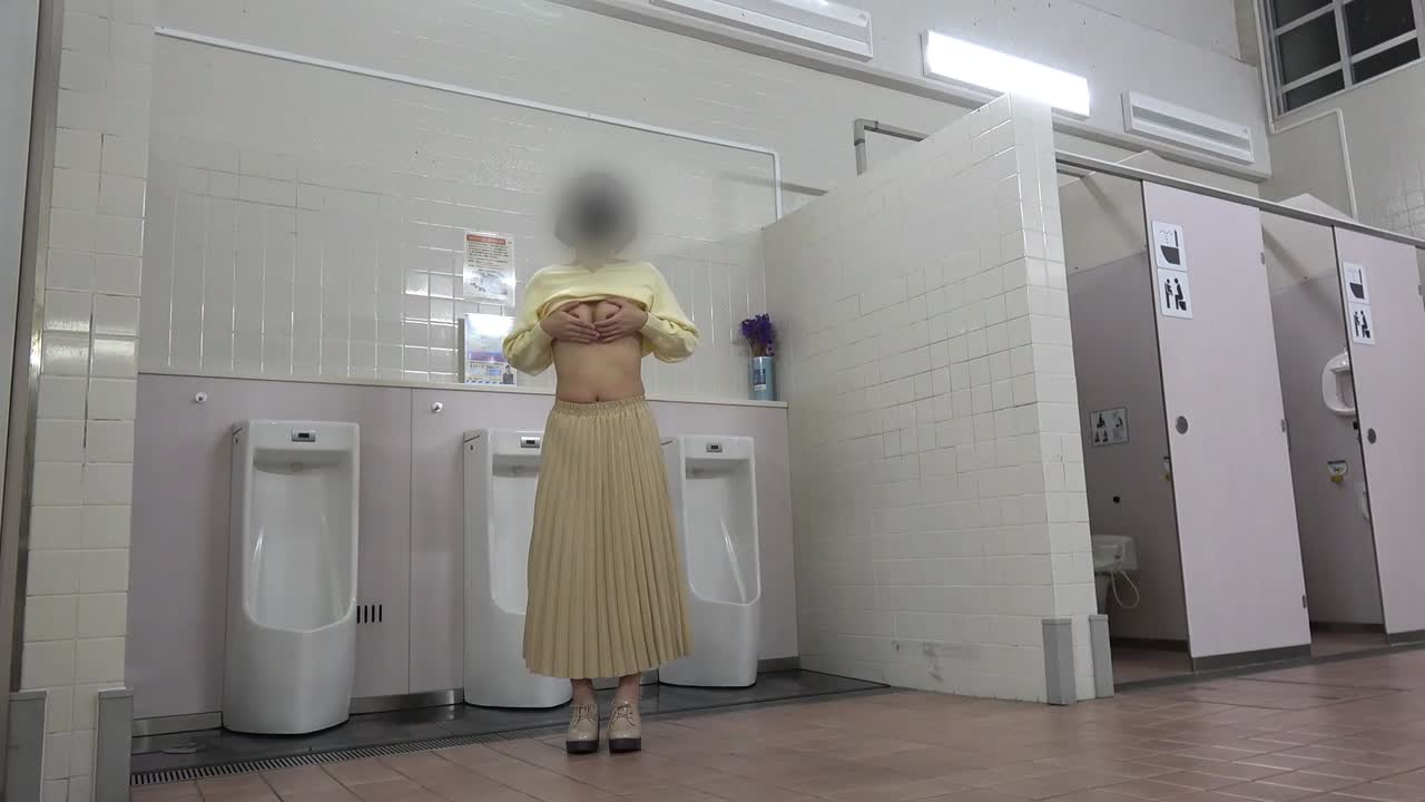 高速道路のサービスエリアの男子トイレに潜入!オナニーしてたら人が来ちゃったから...etc.mp